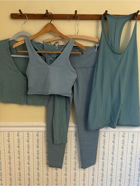 BUNDLE OF 4 Alo Athletic Set